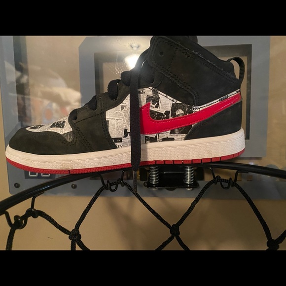 9/10 condition Jordan 1s mid newspaper - Picture 2 of 5